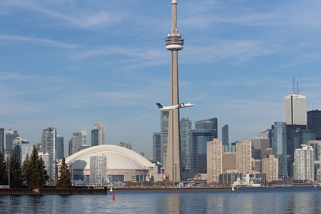 CN Tower di Toronto: Una delle Torri Più Alte del Mondo e Simbolo del Canada